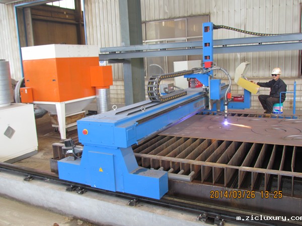 公司扩建下料车间新添进口数控等离子切割机